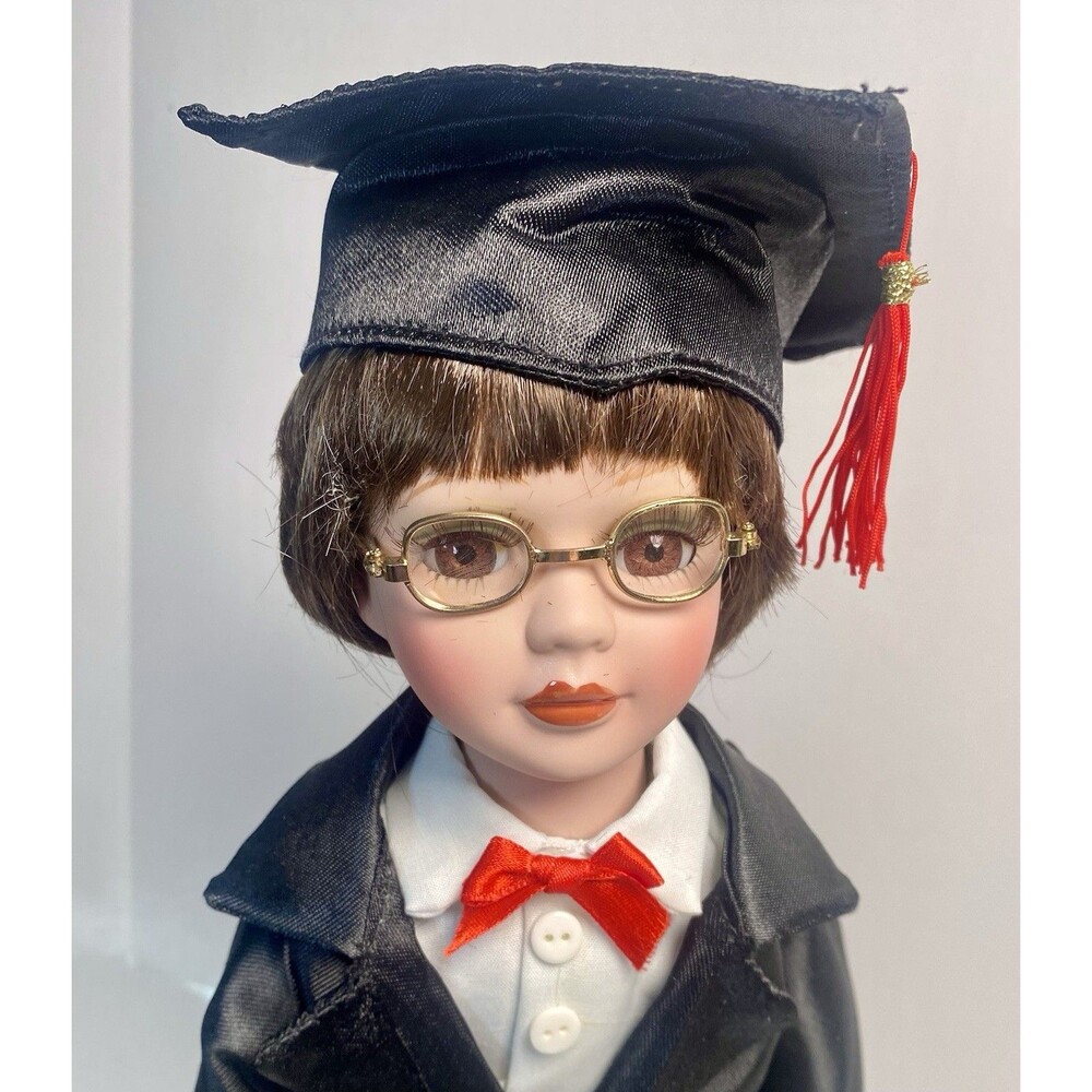 Kinnex LTD Edition Graduation Doll 14" Brown Hair Cap & Gown w Stand Emily
